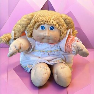 Vintage 1984 Cabbage Patch Kids girl doll blond hair blue eyes with pigtails
